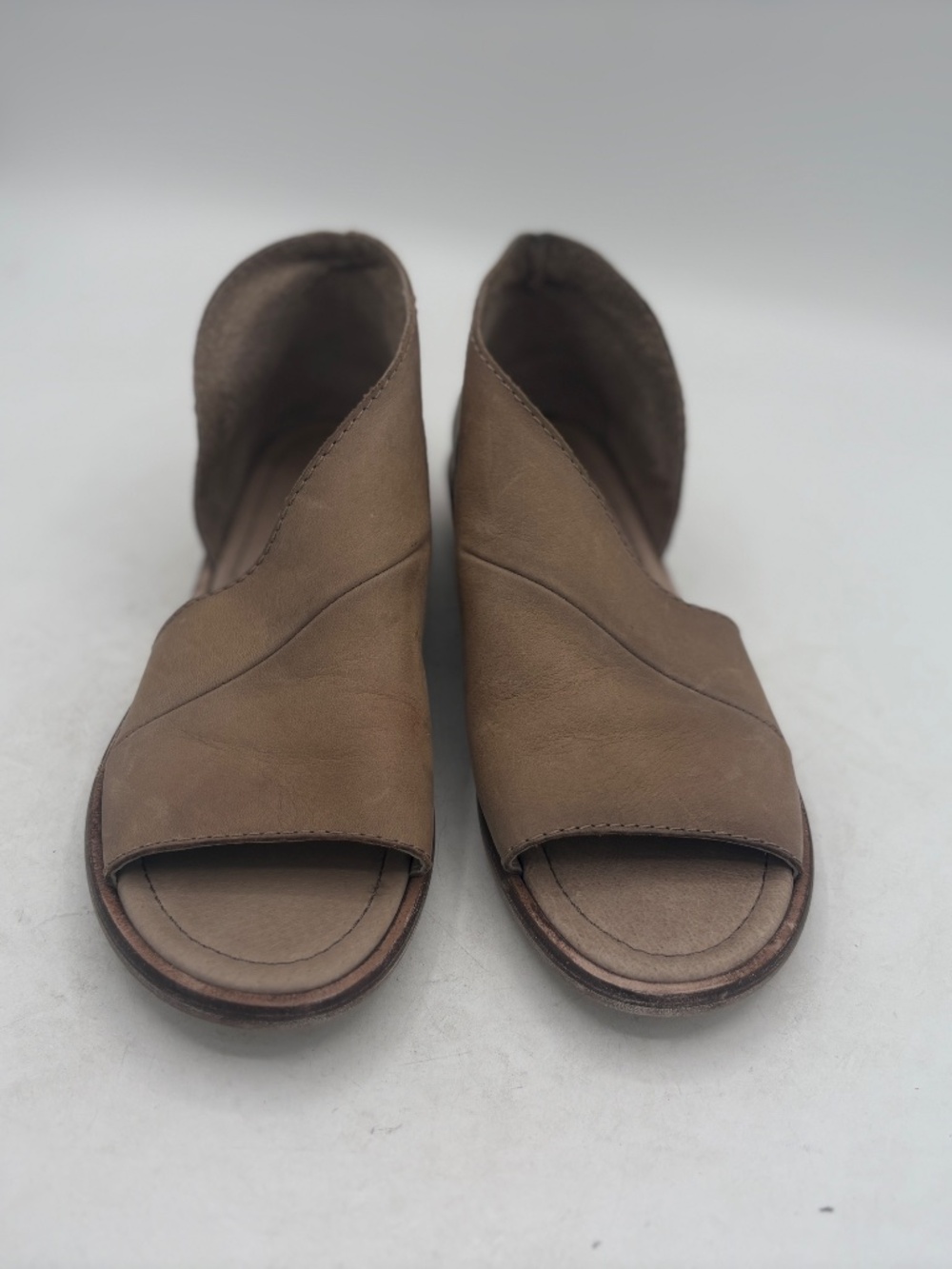 Free People Mont Blanc Asymmetrical Sandal Dove Grey Taupe Size 37.5 US 7-7.5 - Picture 10 of 12